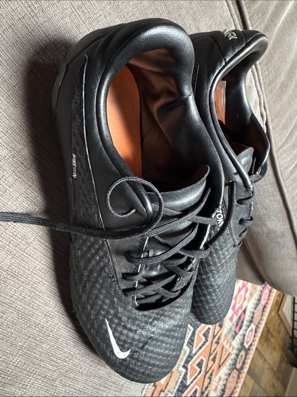 Nike women’s phantom eu 39 Black Athletic Cleats